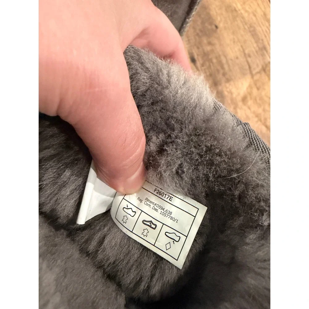 UGG Australia Classic Short Gray Suede Sheepskin Winter‎ Boots Women's sz 6